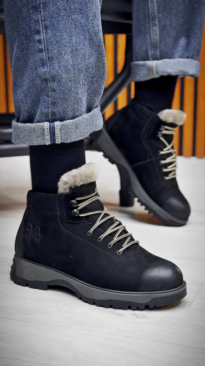 Men's winter black work boots.