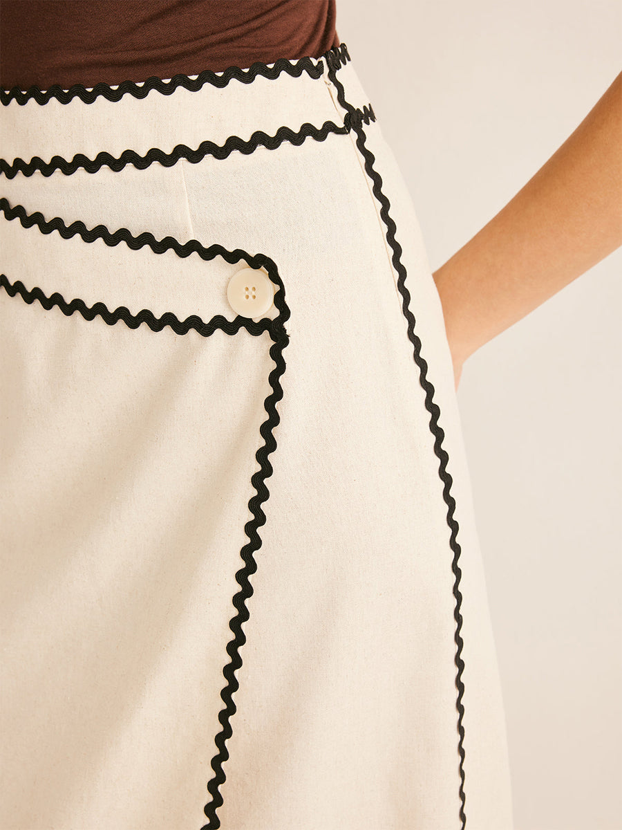 Wave edge midi skirt + Black vest