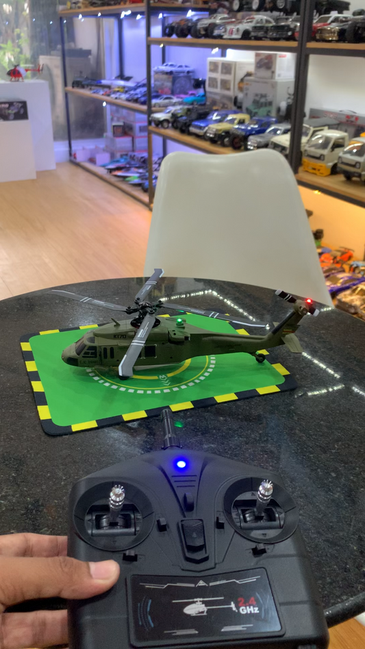 Remote-controlled helicopter model toy